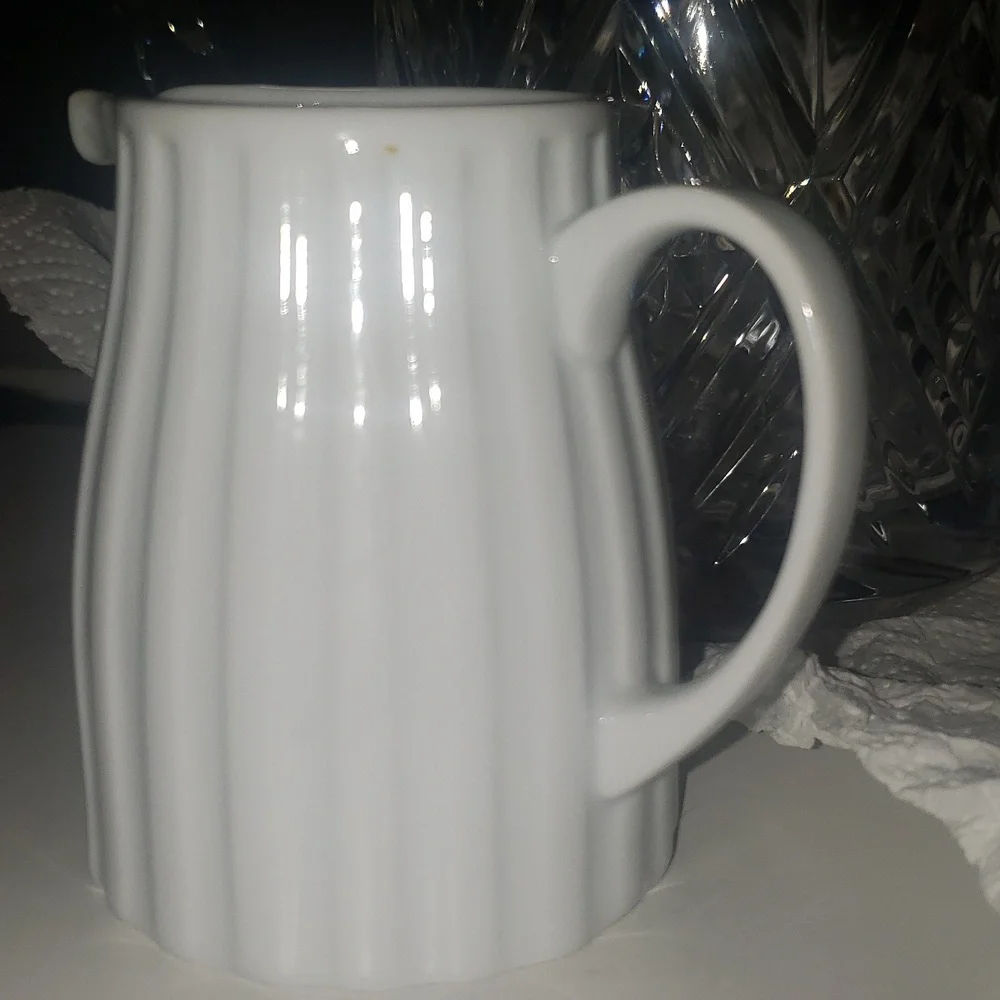 CRATE & BARREL MADE IN CHINA DISHWASHER SAFE WHITE RIBBED CERAMIC MILK PITCHER